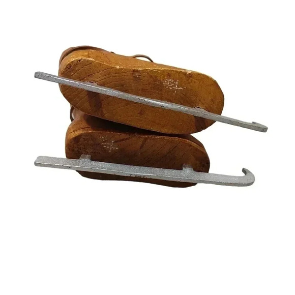 Wooden skates - Picture 2 of 3